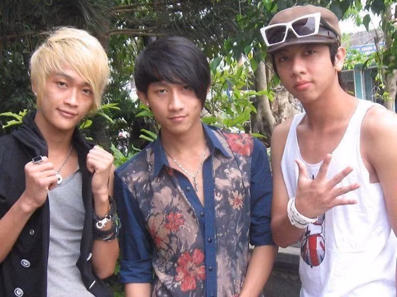 Trong những năm đầu tham gia HKT, tình tin đồn của Nhật Kim Anh trông gầy gò, bị chê ăn mặc thảm họa. Ảnh: Zing