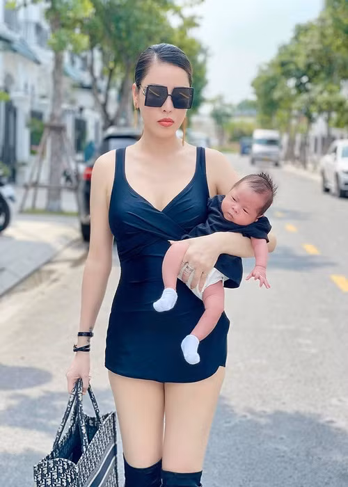 Hậu dao kéo, Quế Vân ngày càng trẻ ra.