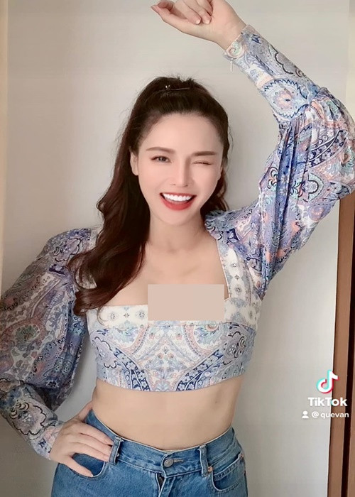 Quế Vân khoe vẻ gợi cảm sau ít tháng sinh con.