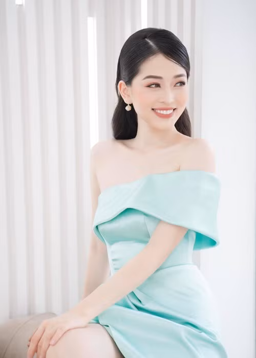 Phương Nga chia sẻ, Bình An là mối tình đầu của cô. Còn theo Bình An, anh say nắng nụ cười của bạn gái ngay từ lần gặp đầu tiên.