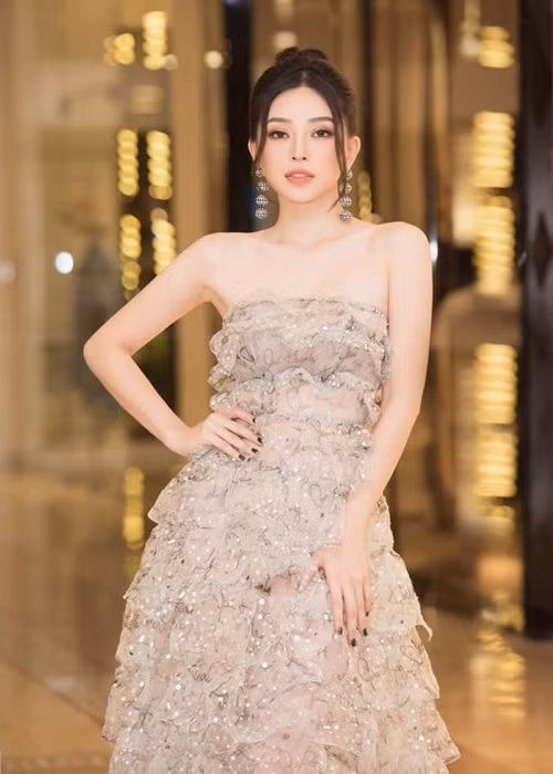 Bạn gái của Bình An thường lựa chọn phong cách gợi cảm khi tham gia các sự kiện.