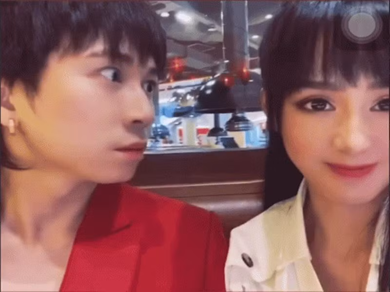 Trước khi công khai chia tay, Karik chia sẻ: “Tôi nghĩ Bella chịu nhiều áp lực lắm. Thời điểm còn quen, tôi cũng động viên Bella rất nhiều". Đến tháng 4/2021, rapper khẳng định: “Trong tất cả các tình cũ, người khiến Karik tự mình thay đổi bản thân nhiều nhất cho đến thời điểm hiện tại là Bella”. Ảnh: Sức khỏe và đời sống