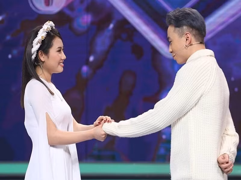 “Karik nói thế không có nghĩa là Huyền Thương không tốt, ngược lại bạn ấy là 1 người rất tinh tế, biết lắng nghe và rất biết quan tâm người đối diện”, Karik chia sẻ thêm. Ảnh: Vietnamnet