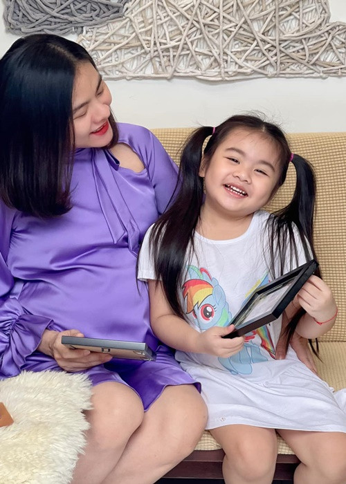 Nữ diễn viên đang mang bầu hơn 7 tháng. Ảnh: FB Vân Trang