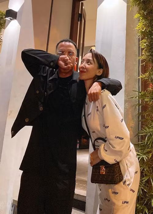 Tóc Tiên chia sẻ, cô không đeo nhẫn cưới sau khi kết hôn bởi quan niệm còn yêu nhau là còn hôn nhân. Ảnh: FB Thu Hà