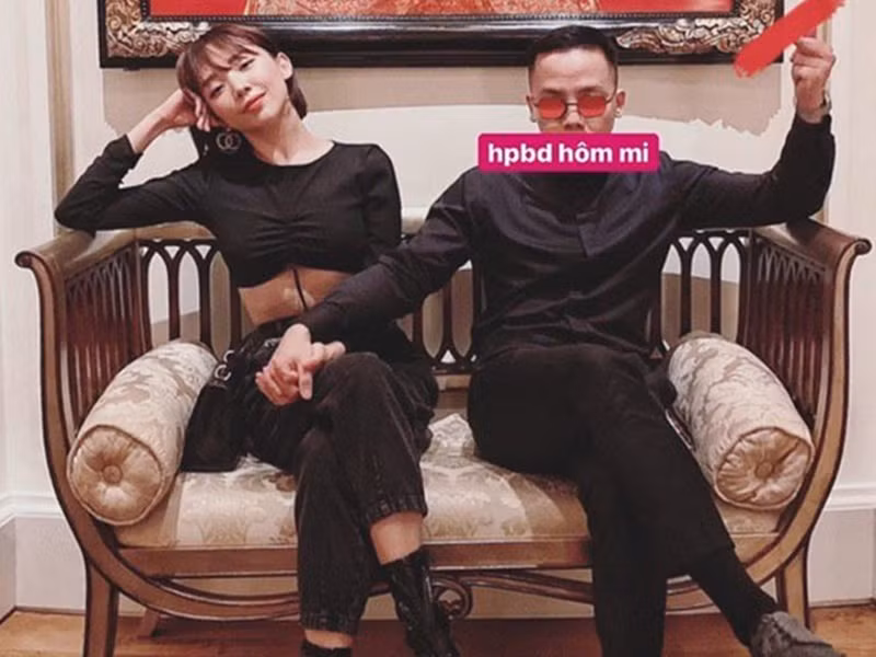 Hoàng Touliver đăng ảnh nắm tay Tóc Tiên nhân dịp sinh nhật của nữ ca sĩ. Ảnh: FB Hoàng Touliver