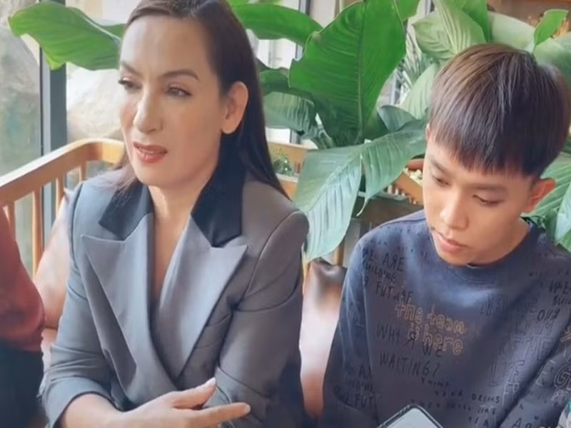 Phi Nhung cũng từng chia sẻ, khi Hồ Văn Cường học xong cấp 3, đủ 18 tuổi, cô sẽ đưa hết tất cả tiền. Nữ ca sĩ còn hứa sẽ cho thêm vài trăm triệu để Hồ Văn Cường có vốn làm ăn. Ảnh: Zing