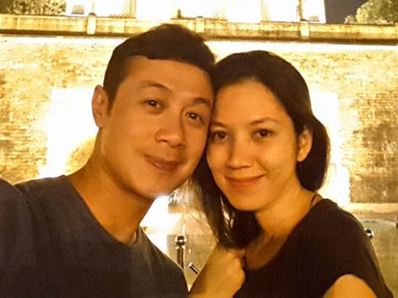 Anh Tuấn thi thoảng chia sẻ hình ảnh bên bà xã Hồng Nhung. Ảnh: FB Anh Tuấn