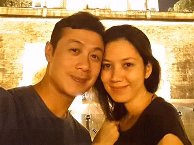 Anh Tuấn thi thoảng chia sẻ hình ảnh bên bà xã Hồng Nhung. Ảnh: FB Anh Tuấn