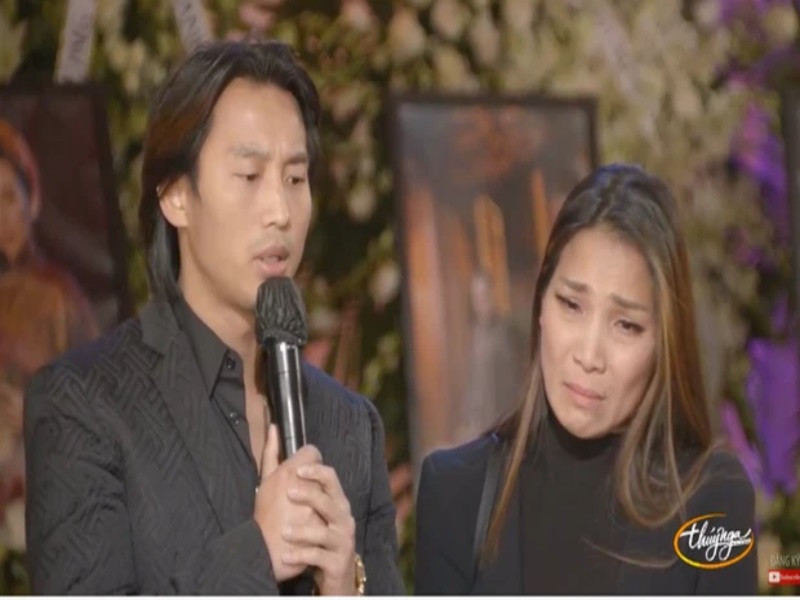 Hồng Ngọc cũng không kìm được nước mắt trong tang lễ Phi Nhung. Cô chia sẻ, Phi Nhung từng hẹn về Mỹ để chúc mừng sinh nhật. Tuy nhiên, Phi Nhung đành cáo lỗi vì phải ở Việt Nam làm từ thiện. Ảnh: Đất Việt