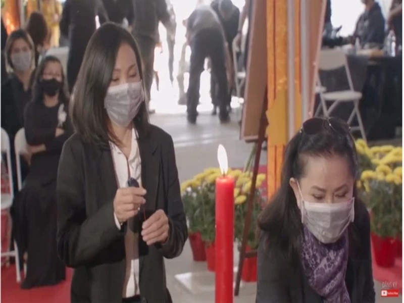 Nghệ sĩ Hồng Đào kể lại cô và Phi Nhung thường bay show lưu diễn khắp nơi. Khi nghe tin Phi Nhung qua đời, Hồng Đào bất ngờ và thương tiếc. Ảnh: Đất Việt