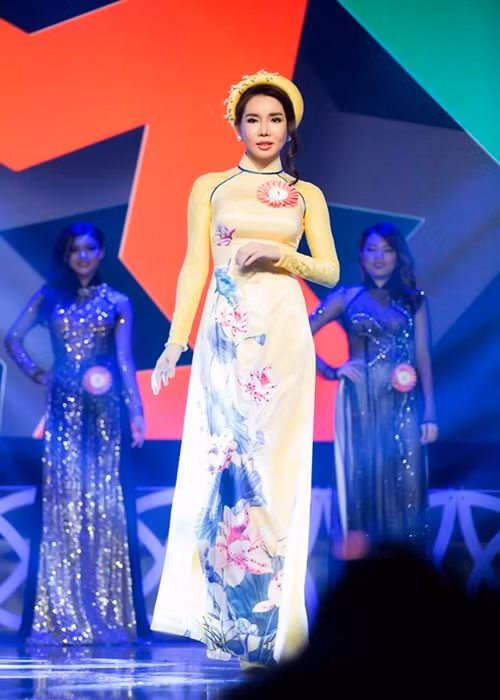 Người mẫu Thúy Hạnh từng chia sẻ trên Vietnamnet, Miss Vietnam Continents chỉ xứng tầm là một buổi ca nhạc tạp kỹ bởi các phần thi của thí sinh hết sức mờ nhạt. Trước Hoa hậu Lã Kỳ Anh, một số mỹ nhân từng bước ra từ cuộc thi này. Ảnh: Đất Việt
