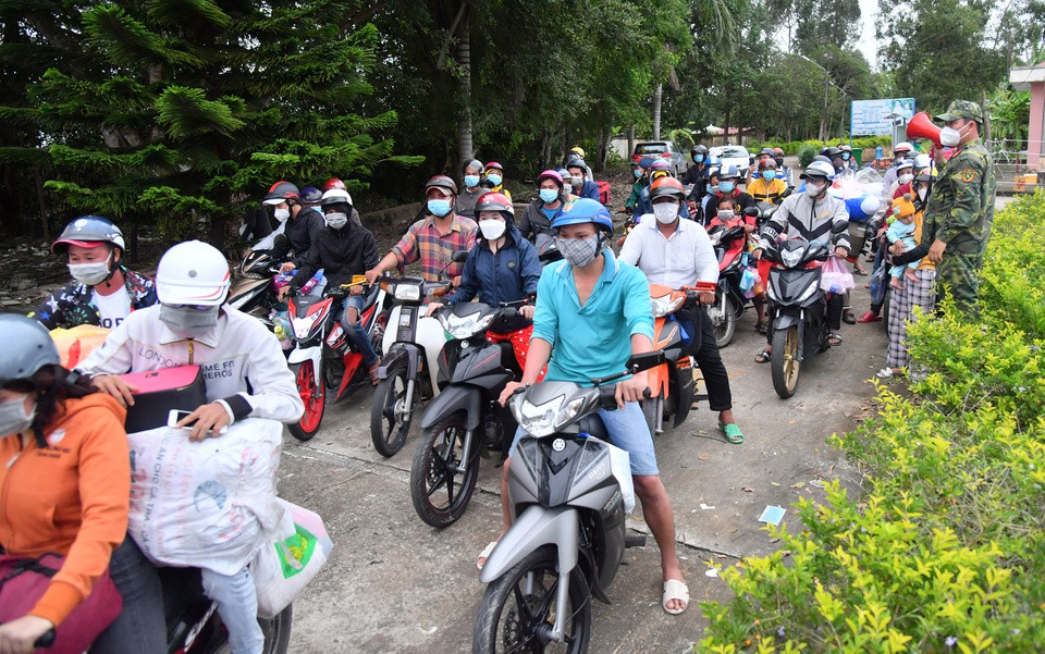 Hang chuc nghin nguoi ve mien Tay: Cac tinh doi ke hoach cach ly-Hinh-2