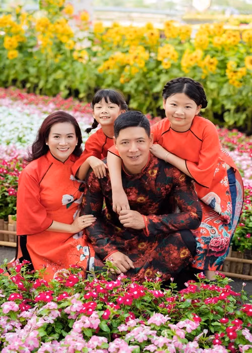 Vài năm gần đây, Bình Minh lựa chọn cuộc sống rời xa showbiz Việt để tránh thị phi. Nam diễn viên cùng bà xã dành nhiều thời gian đưa hai con gái đi chơi và trải nghiệm. Ảnh: FB Bình Minh