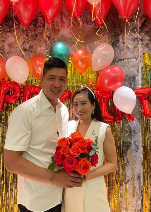 Cuộc hôn nhân của Bình Minh và vợ hơn tuổi gặp nhiều sóng gió từ nhan sắc của Anh Thơ bị dư luận bàn tán đến ồn ào giữa Bình Minh và một số mỹ nhân Việt. Tuy nhiên, nhờ sự khôn khéo của Anh Thơ, cuộc hôn nhân của cặp đôi vẫn bền chặt. Ảnh: FB Bình Minh
