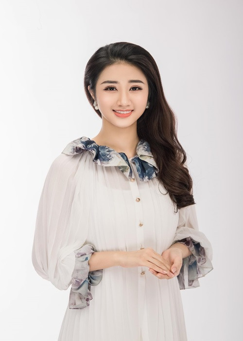 Lớp 10, Thu Ngân sang Anh du học. Tuy nhiên, học được hai năm do thời tiết không phù hợp, sức khỏe không tốt, cô quay về Việt Nam. Ảnh: FBNV