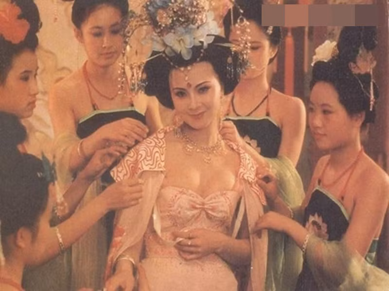 Để vào vai Dương Ngọc Hoàn có vẻ đẹp đẫy đà, nữ diễn viên tăng 10kg. Ảnh: Dân Việt