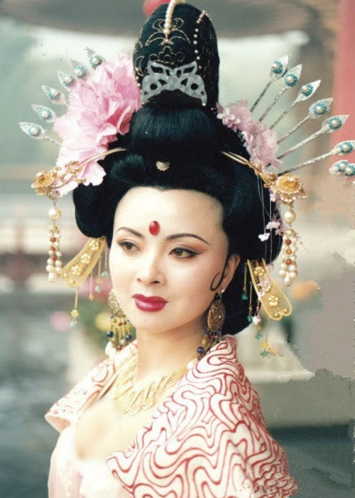 Xuất thân là vũ công chuyên nghiệp, Chu Khiết gây ấn tượng ở các phân cảnh múa trong phim “Dương Quý Phi”. Ảnh: Zing