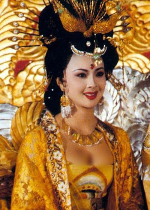 Ở lĩnh vực múa, cô được ví là "khổng tước", từng được mời làm giám khảo cho nhiều cuộc thi vũ đạo. Ảnh: Zing