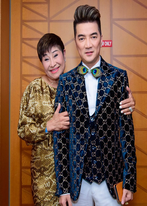 Một nguồn tin chia sẻ với Thanh niên, bầu show Jackie Liên Phạm và Đàm Vĩnh Hưng kết hôn năm 2004, ly thân năm 2018. Tháng 8 vừa qua, Liên Phạm đệ đơn ly hôn Mr Đàm. Hiện tại, chưa rõ thực hư tin đồn Đàm Vĩnh Hưng từng kết hôn. Ảnh: Dân Việt