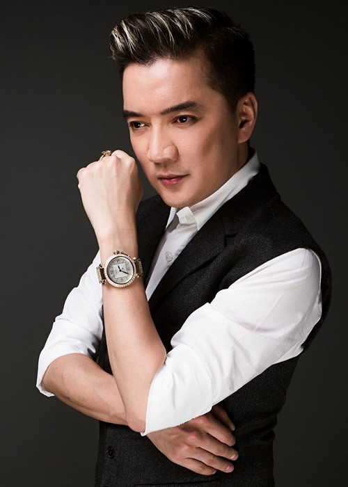 Trước câu hỏi về một đám cưới trong tương lai, ông hoàng nhạc Việt cho biết, anh chưa dám tính đến chuyện này mà cả hai cần thời gian thử thách suốt mấy năm xem có thực sự cần nhau không. Ảnh: FB Đàm Vĩnh Hưng