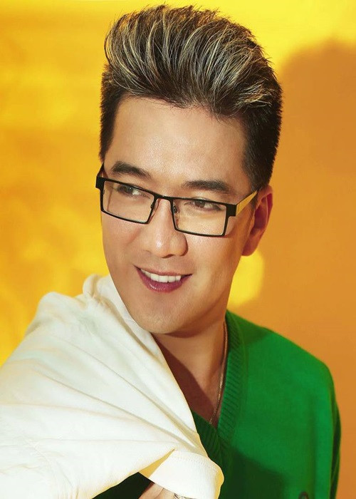 Người yêu của Đàm Vĩnh Hưng có tài lẻ ca hát nhưng không muốn vào showbiz mà chọn cuộc sống bình yên. Nam ca sĩ tiết lộ sở thích của nửa kia là chăm sóc nhà cửa cây cối, thú cưng. Cả hai yêu nhau gần 3 năm. Ảnh: FB Đàm Vĩnh Hưng