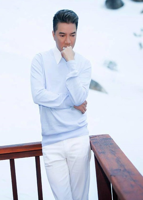 Đàm Vĩnh Hưng có đường tình duyên khá ồn ào. Cuối năm 2016, trong cuộc phỏng vấn với Vnexpress, anh chia sẻ câu chuyện bị một fan nữ gây áp lực buộc sang Mỹ nếu không muốn mất đi đứa con. Ảnh: FB Đàm Vĩnh Hưng