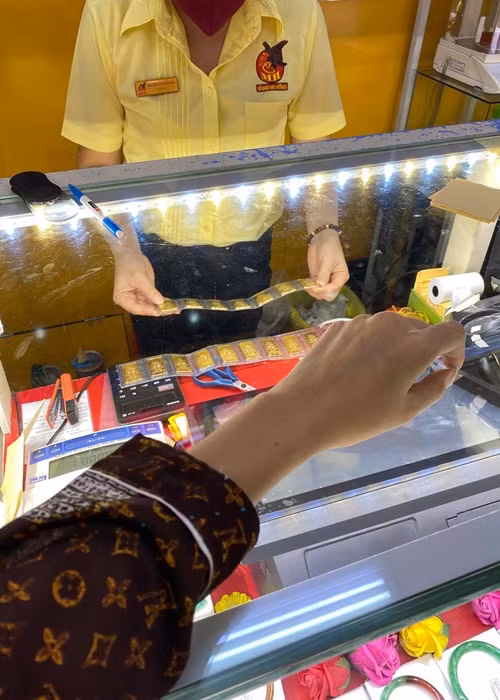 Gần đây, Ngọc Trinh tự thưởng cho bản thân 13 cây vàng.