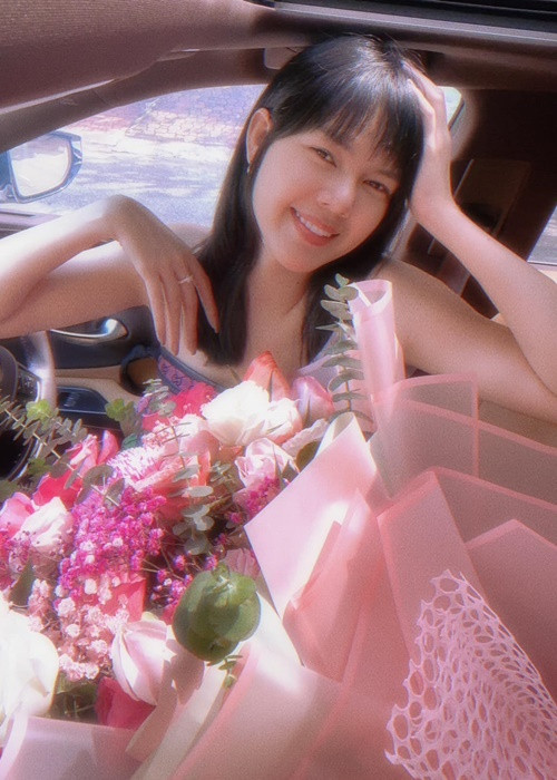 Chân dài khẳng định, hiện tại cô vẫn độc thân.