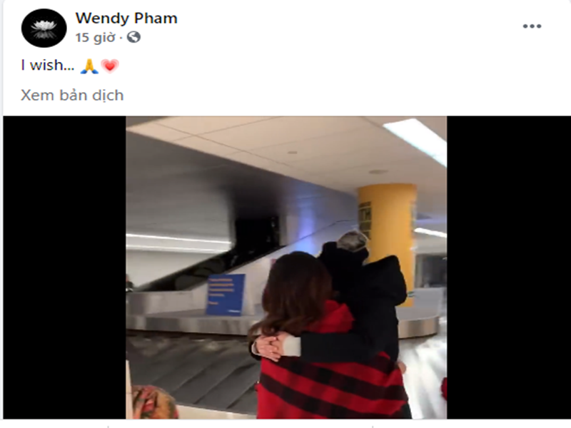 Trong khi đó, từ Mỹ, Wendy - con gái ruột của Phi Nhung đăng tải nhiều dòng tâm sự tiếc thương mẹ. Mới đây, Wendy chia sẻ lại clip lần cuối gặp mẹ vào tháng 12/2019. Đi kèm với đó, con gái của Phi Nhung viết: “Ước gì…”.
