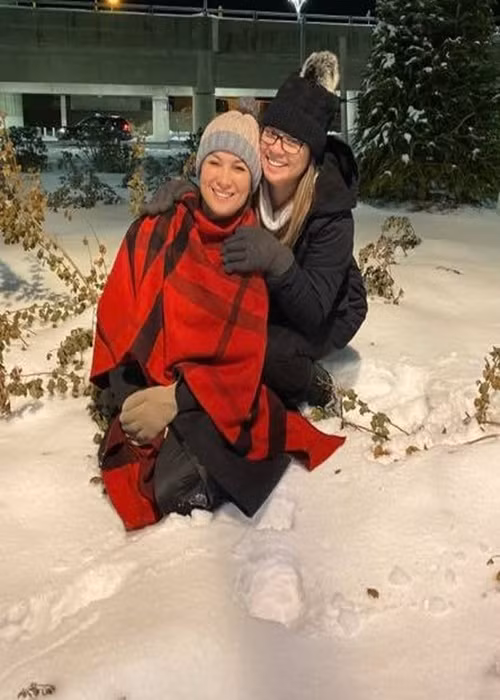 Wendy ủy quyền cho nghệ sĩ Việt Hương lo tang lễ cho mẹ ở Việt Nam. Hiện tại, phía Việt Hương chưa có chia sẻ về lễ tang của nữ ca sĩ.