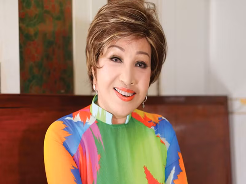 Nghệ sĩ Hồng Nga từng chia sẻ về cuộc sống ở Mỹ mùa dịch: "Phòng tôi đang ở chỉ có 8 m2 thôi, để cái giường là hết chỗ rồi. Hàng ngày tôi cố gắng sinh hoạt, uống thuốc đầy đủ theo lời dặn bác sĩ. Cứ ba tháng, tôi đi khám định kỳ một lần. Tôi cũng ráng giữ cho tinh thần luôn được thoải mái, không để chuyện không vui làm ảnh hưởng sức khỏe”. Ảnh: Người lao động