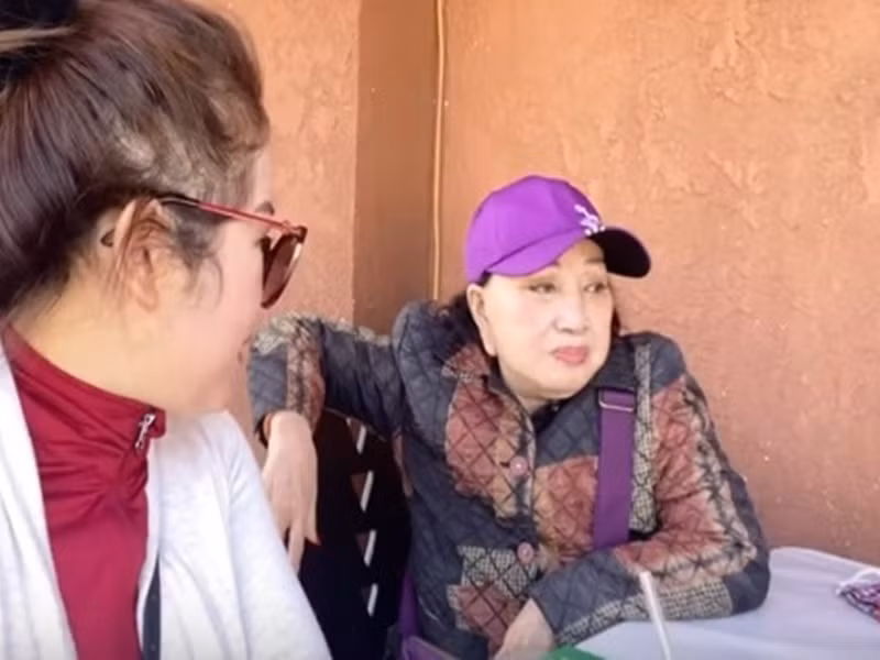 Đại diện Trạm Y tế phường Phạm Ngũ Lão chia sẻ, họ chưa nhận được thông tin về việc tiêm 4 mũi vắc xin của nghệ sĩ Hồng Nga. “Việc lên danh sách người tiêm vắc xin do bên ủy ban làm. Sau đó, trạm y tế phường và đơn vị tiêm sẽ chủng ngừa cho người dân theo danh sách đã lập”, đại diện Trạm Y tế cho hay. Ảnh: Zing