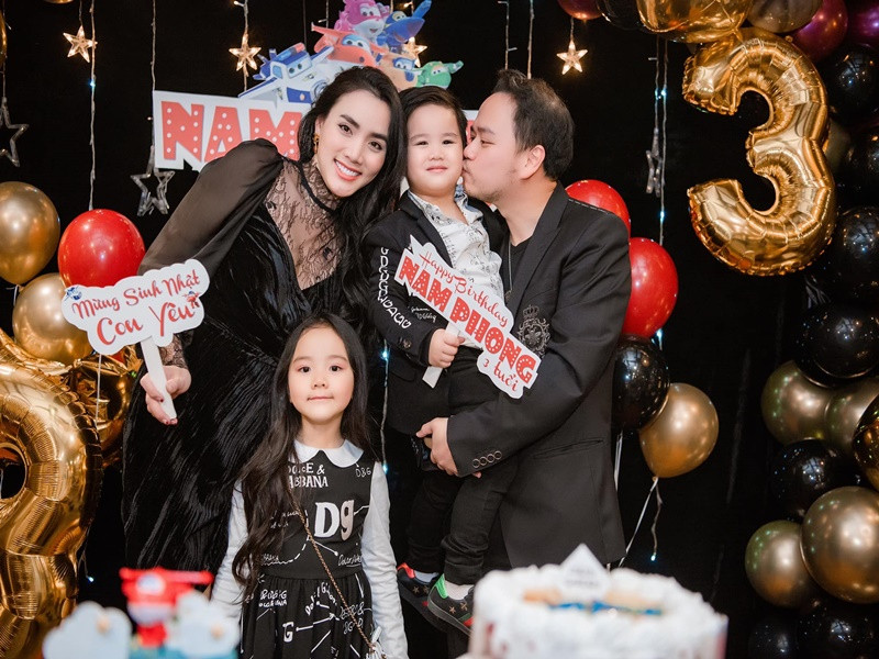 Con gái của Trang Nhung sở hữu nhiều nét đẹp từ mẹ, đặc biệt là làn da trắng và đôi mắt to tròn. Ảnh: FB Trang Nhung