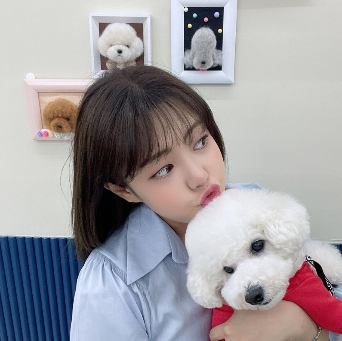 Ngay khi hình ảnh của Soo Bin xuất hiện đã nhận về hàng chục nghìn lượt cảm xúc, chia sẻ và bình luận. Ngoài khen ngợi quá đẹp, không ít cư dân mạng còn gửi lời chúc mừng đến cô nàng. Ảnh: Tổng hợp