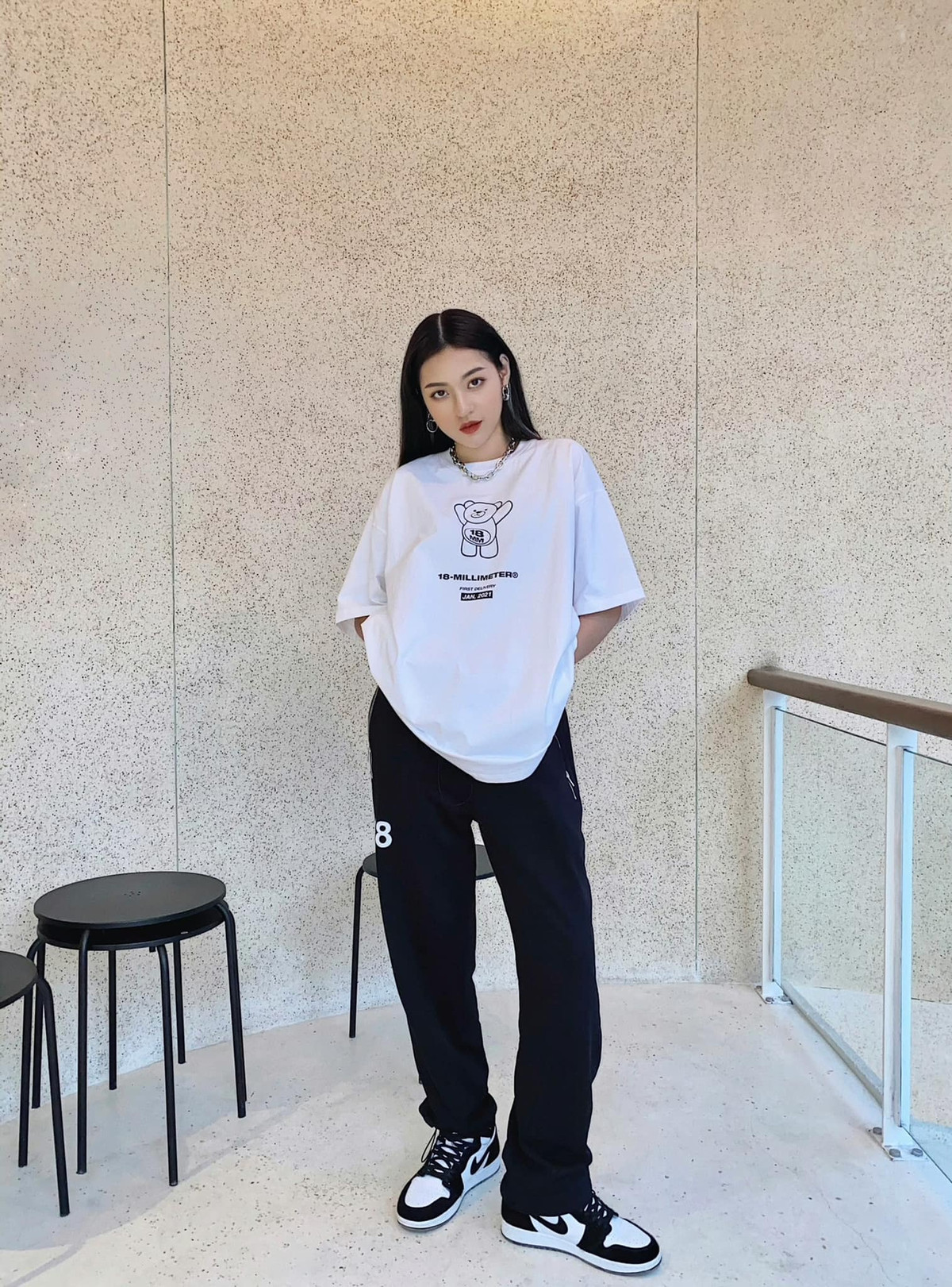 Trần Thanh Tâm hay còn được biết đến là " hot girl bắp cần bơ" thời gian qua liên tục gây sốt MXH với loạt thị phi kể từ khi nổi tiếng.