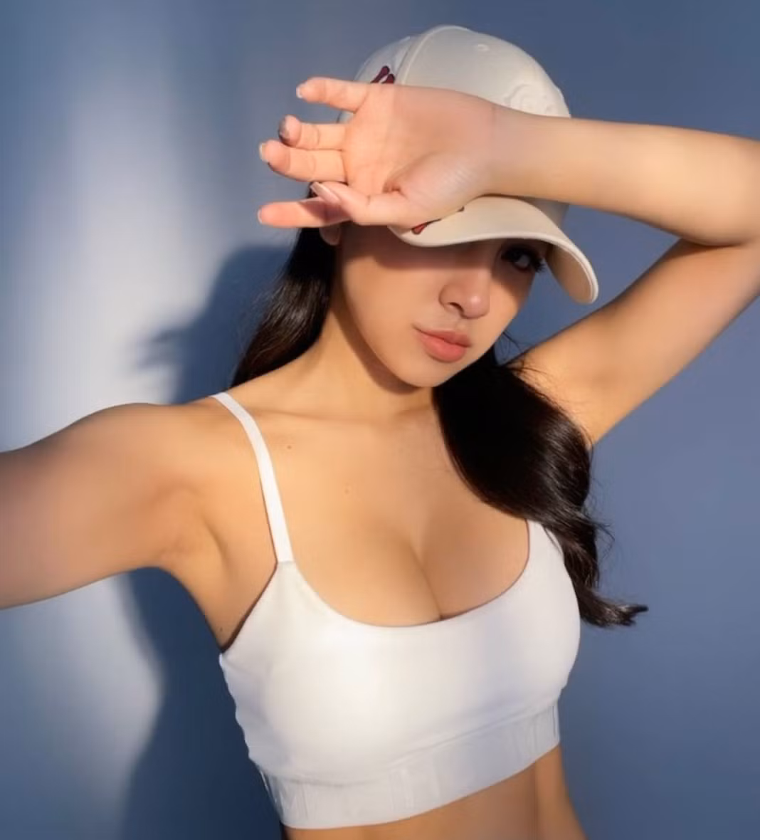 Chẳng những giàu có, Jessie Lương còn gây ấn tượng với ngoại hình xinh đẹp, vóc dáng mảnh mai nhưng thon gọn, cơ thể săn chắc, vòng eo chỉ 56cm.