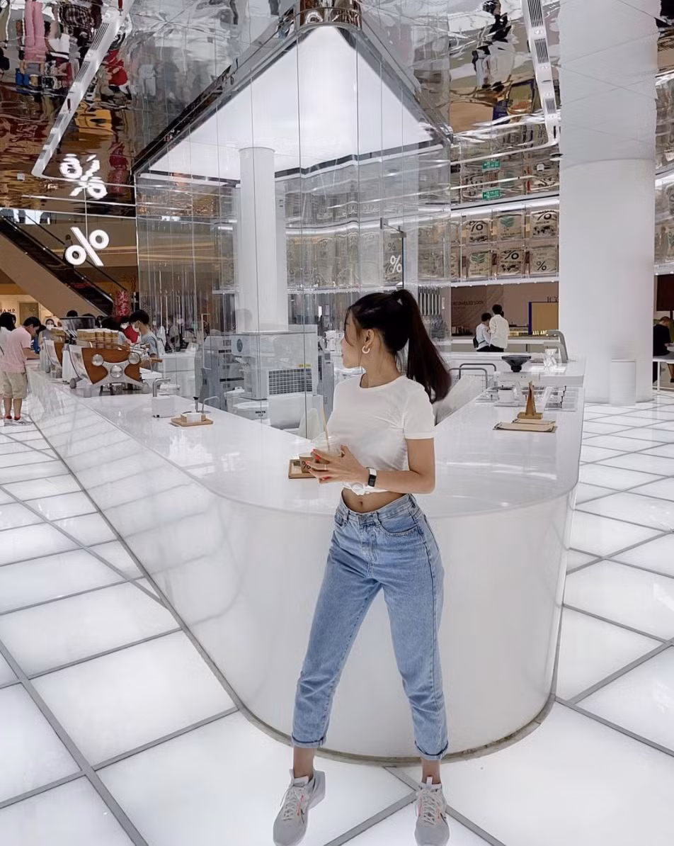 Nàng WAG được mệnh danh là " hot girl phòng tập" vì sở hữu body cực kỳ nóng bỏng và khuôn mặt xinh đẹp.