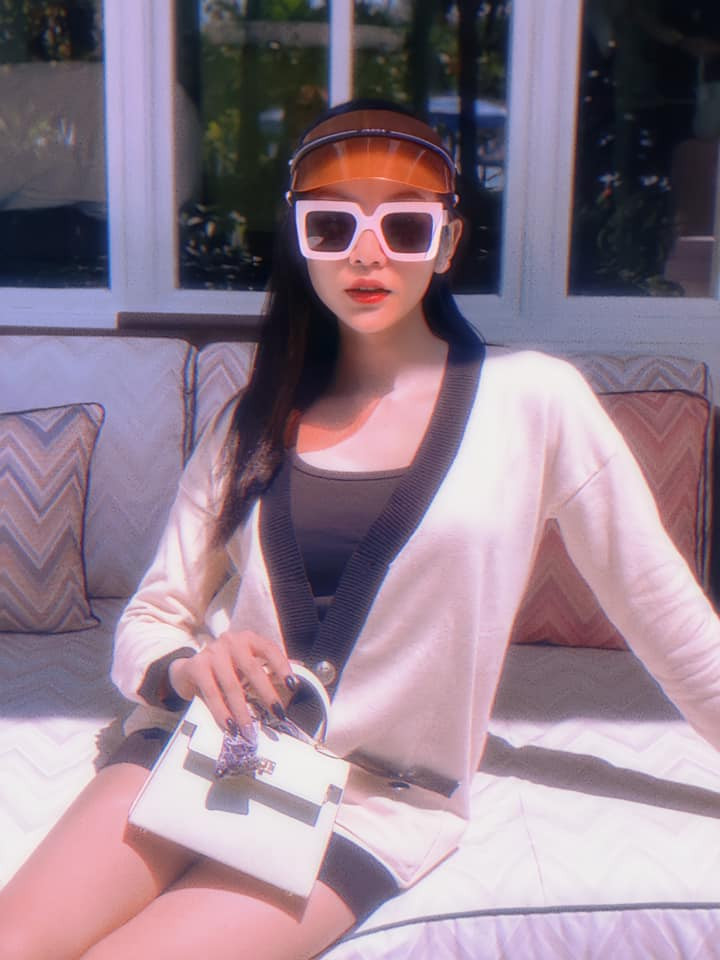 Cô gái này cũng hoàn toàn thuyết phục dân tình bằng bộ ảnh bikini vừa gợi cảm vừa sang chảnh. Ảnh: FBNV