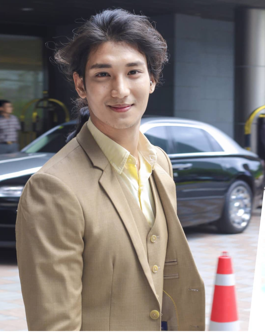 Vẻ quyến rũ của chàng người mẫu tăng lên bội phần nhờ loạt hình xăm cực ngầu, Paing Takhon còn được mệnh danh là "Aquaman châu Á".