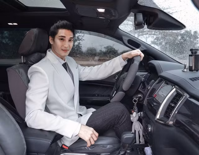 Được biết ở thời điểm hiện tại Paing Takhon vẫn đang độc thân. Trước đó anh từng tiết lộ rằng nữ diễn viên người Thái Baifern Pimchanok là hình mẫu người yêu lý tưởng của mình. Ảnh: FBNV, IGNV