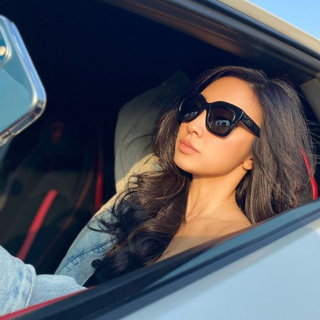 Hot girl sinh năm 1991 được biết đến như một trong những tiểu thư con nhà giàu Việt Nam. Người đẹp thu hút sự chú ý bởi vừa xinh đẹp lại giỏi giang và giàu có.