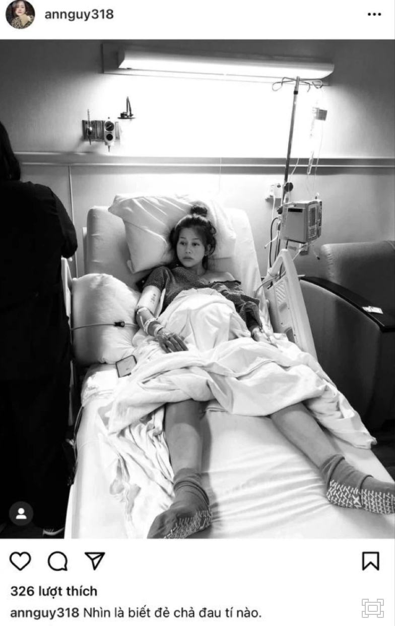 Đính kèm hình ảnh tiều tuỵ, mệt mỏi sau sinh con, nữ vlogger chia sẻ thêm dòng trạng thái: "Nhìn là biết đẻ chả đau tí nào". Bài đăng đã khiến nhiều người bật cười bởi lẽ bộ dạng của An Nguy lúc này trông khá là... thảm thương.