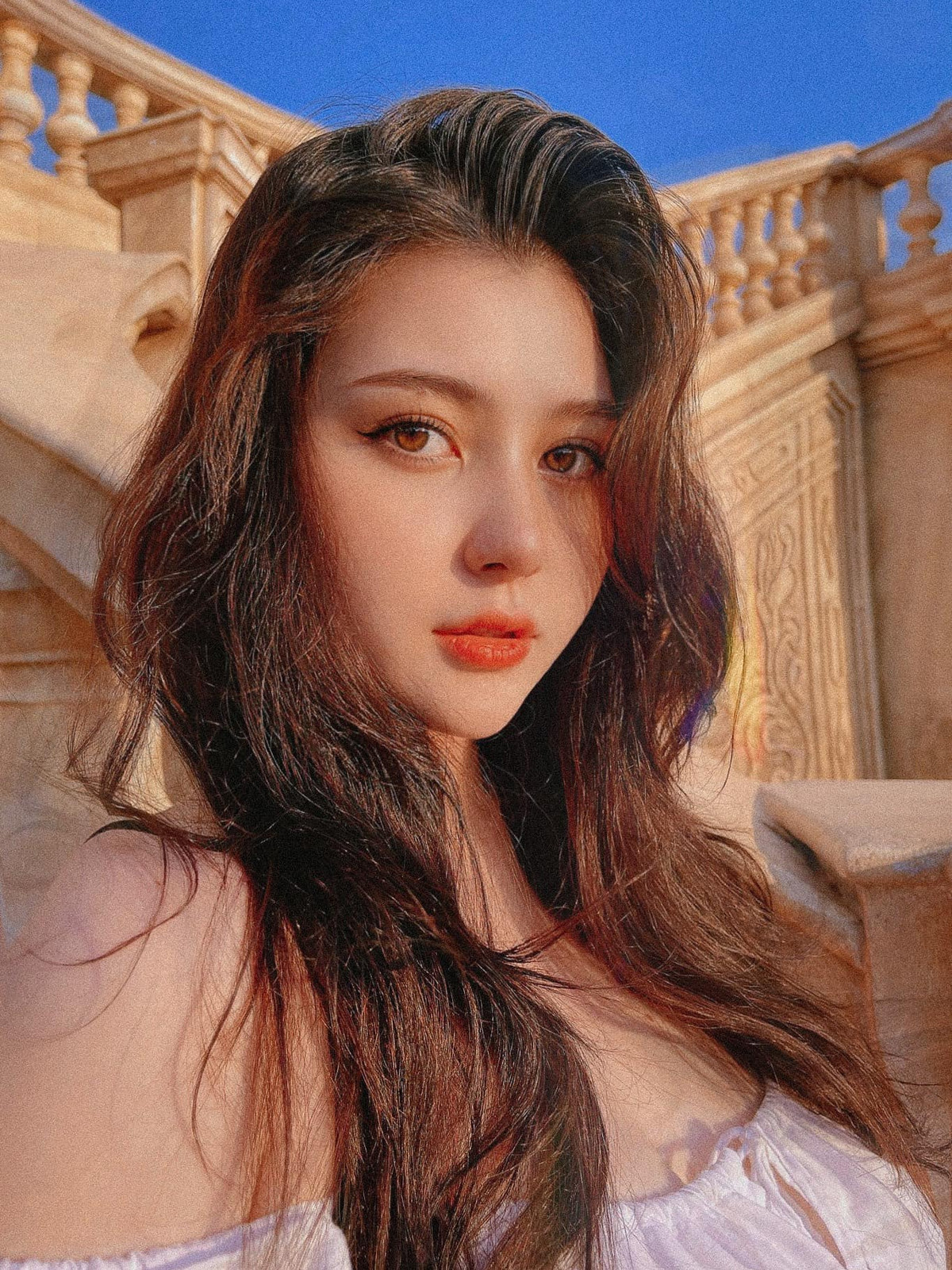 Trên mạng xã hội Instagram, Sunna là một trong những hot girl sở hữu gương mặt nổi bật, thu hút sự quan tâm của giới trẻ.