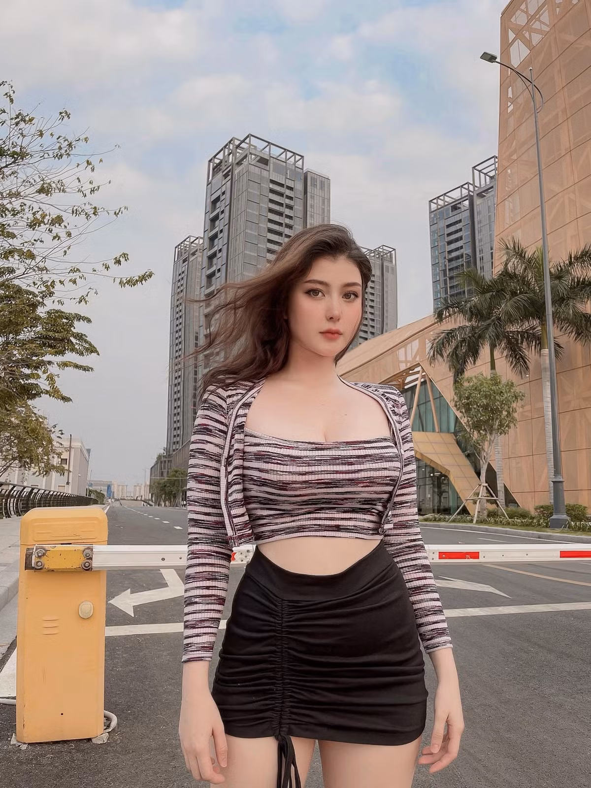 Cô nàng là một trong những "bông hồng lai" nổi tiếng trong giới trẻ Việt.