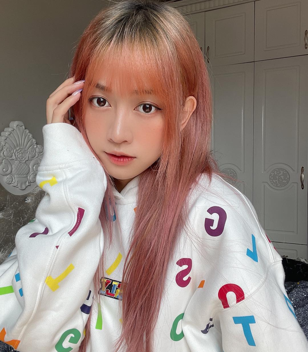 Sở hữu thân hình đẹp, nóng bỏng nhưng việc khoe dáng phản cảm của Lê Bống trên trang cá nhân thời gian gần đây là không nên.