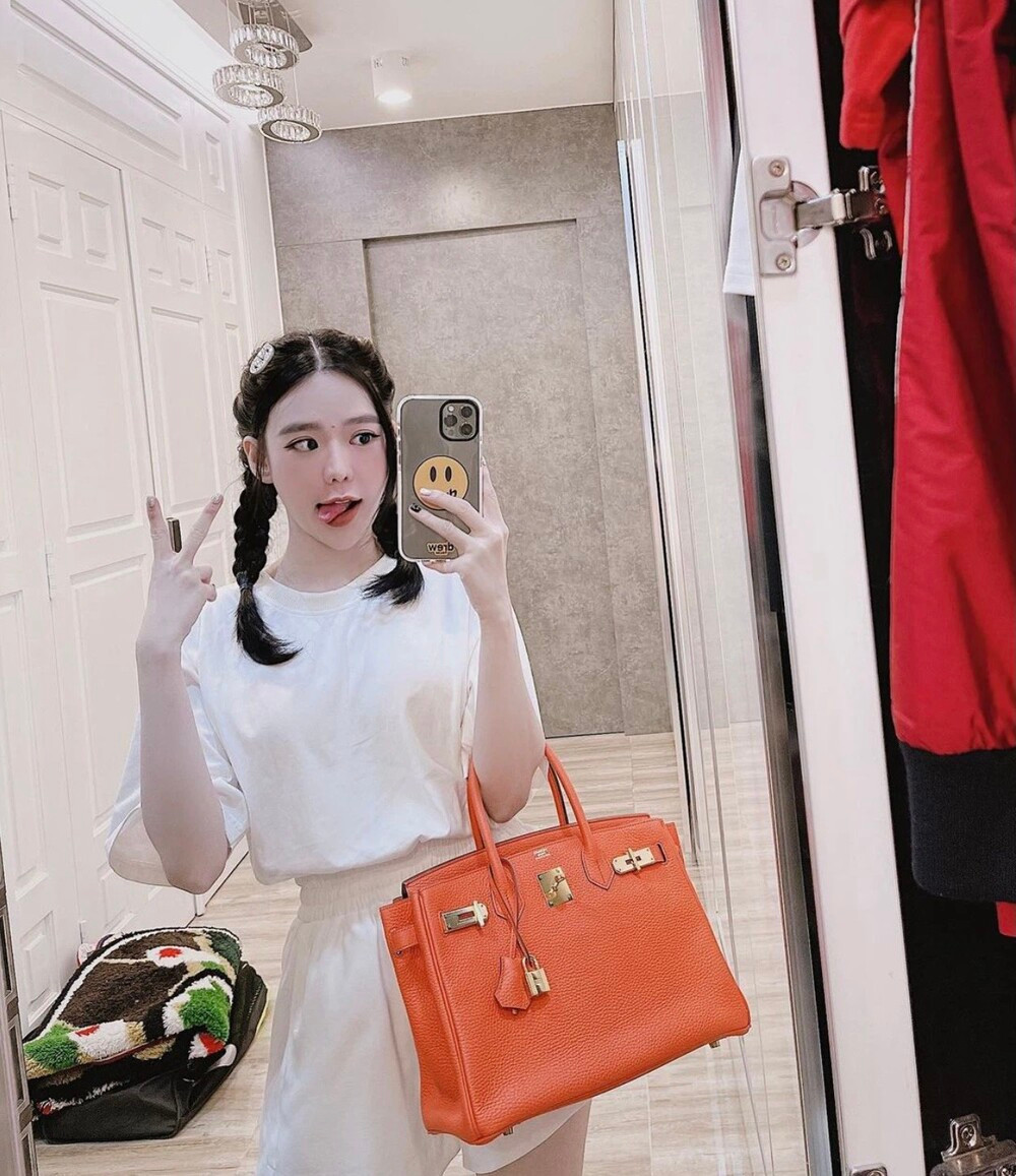 Qua hai lần bỏ quên những chiếc túi hàng hiệu mới chứng tỏ được độ giàu có, xa xỉ của nàng hot girl Sài thành đến mức nào.