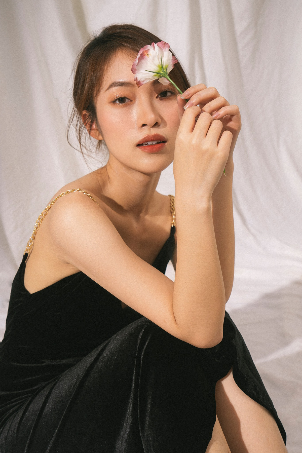 Đồng thời Khánh Vy cũng trở thành một Youtuber nổi tiếng với cộng đồng học tiếng anh với loạt video cộp mác Vy Vocab.