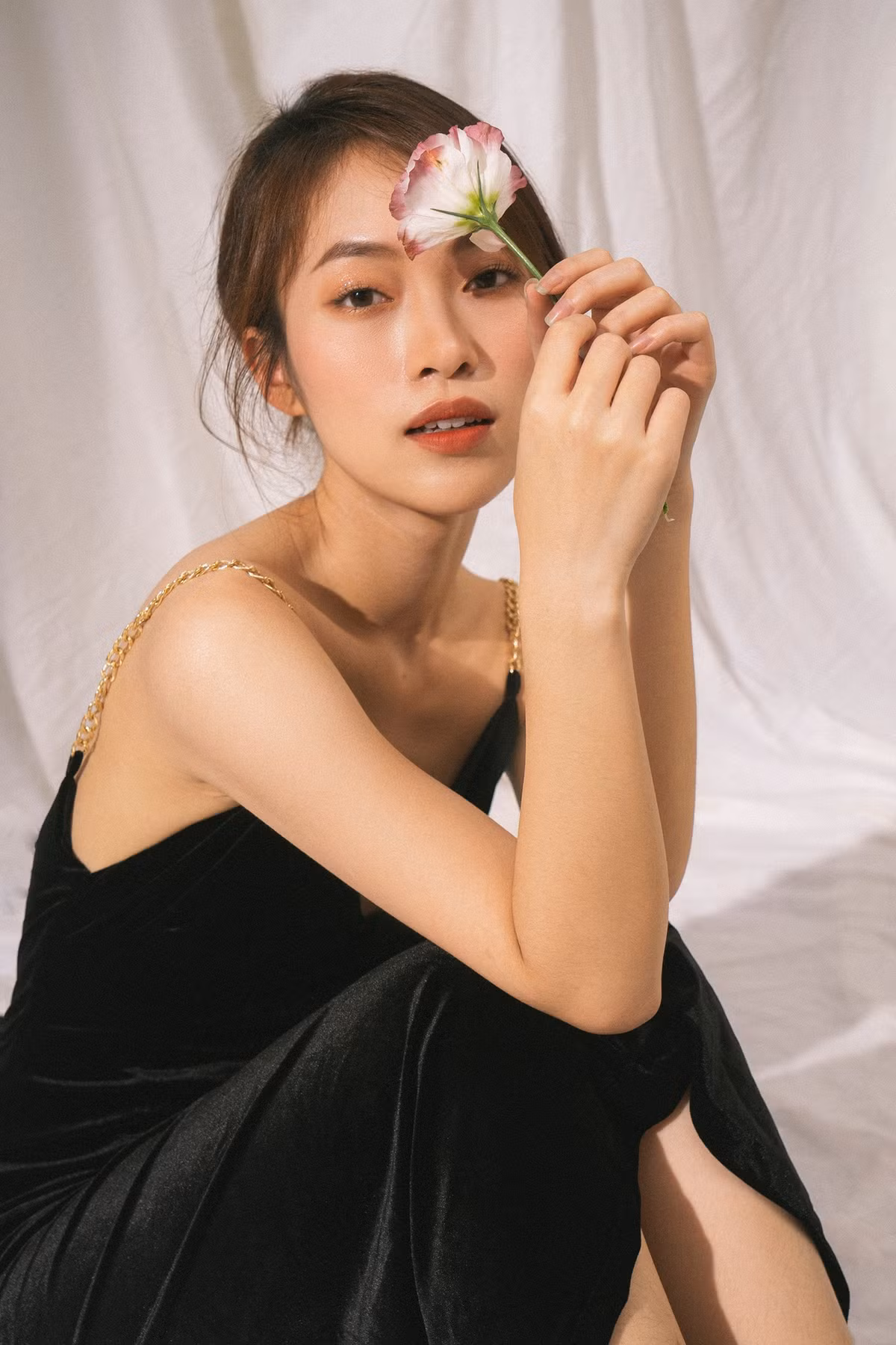 Đồng thời Khánh Vy cũng trở thành một Youtuber nổi tiếng với cộng đồng học tiếng anh với loạt video cộp mác Vy Vocab.