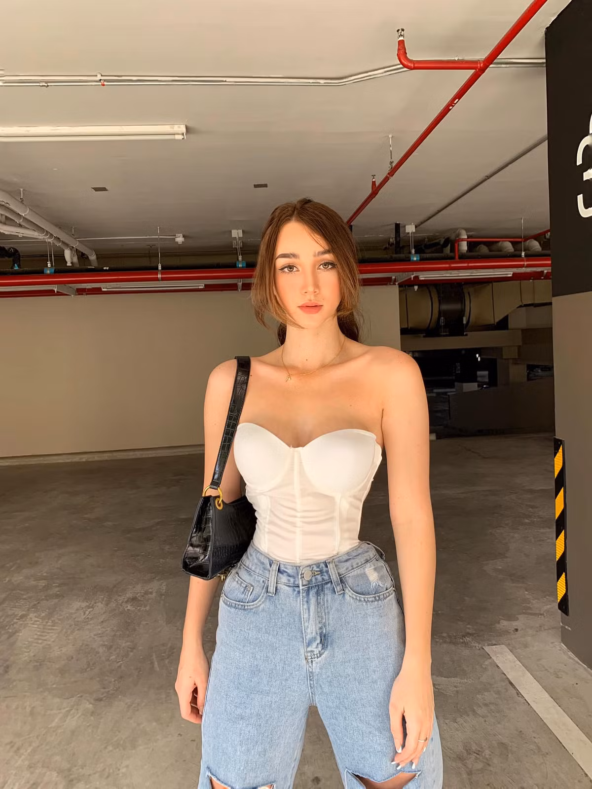 Cô nhận được nhiều hợp đồng quảng cáo trên truyền hình và chụp ảnh trang bìa cho các tạp chí nổi tiếng.